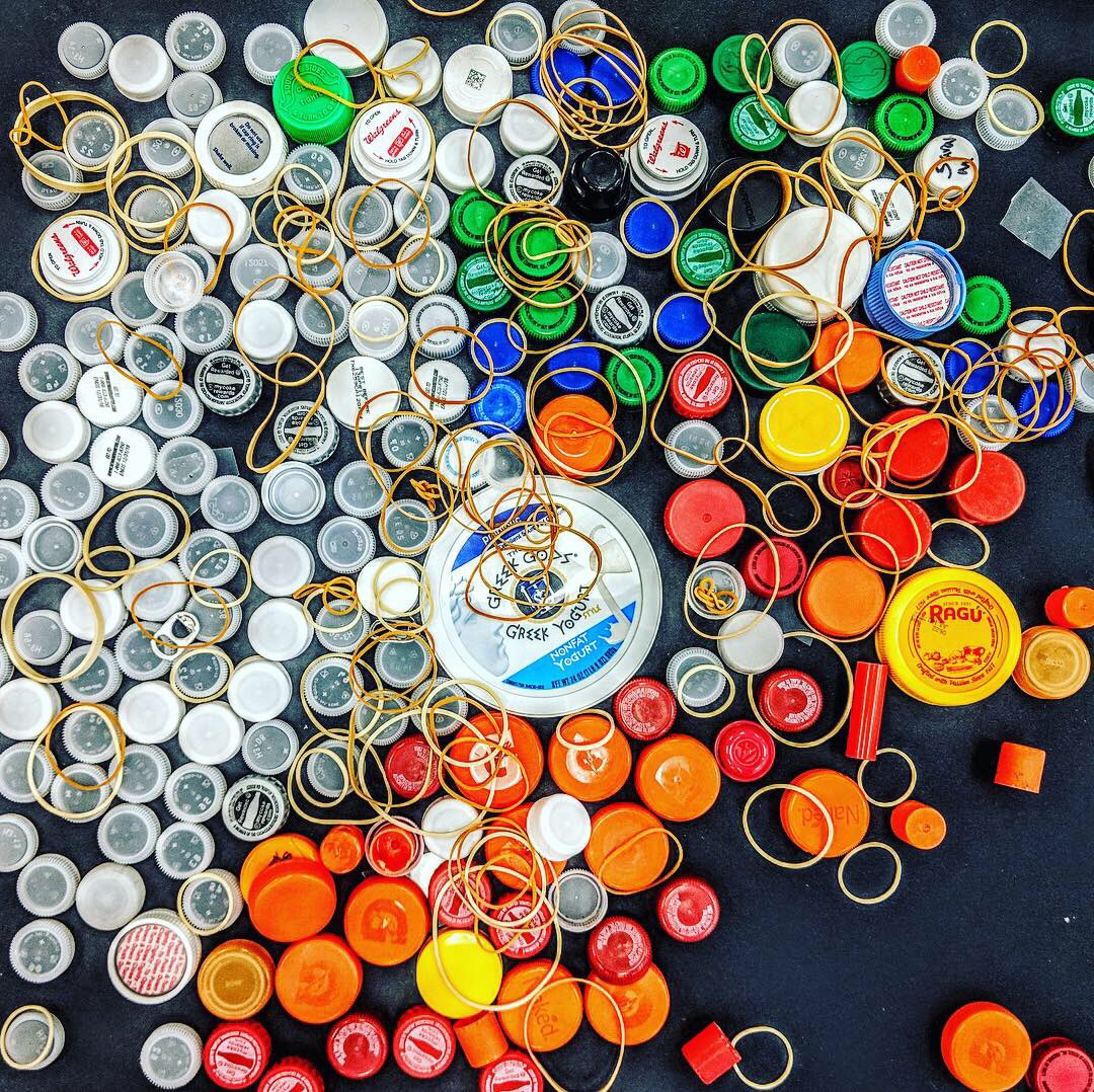 MsRosie_library's tweet image. #Studentcreated Mandy Barker inspired art to inspired action against plastic pollution by third graders. 
#Makeitbetter #psemakes #pseart #psestories @mandybarkerphotography #plasticpollution #advocacy #globalstewardship @psesteamcoach