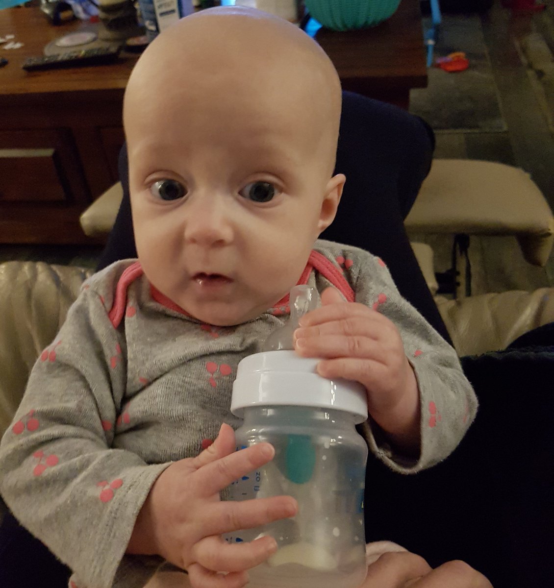 ParentLifeNet's tweet photo. The Philips Avent Anti-Colic Bottle with AirFree Vent was a hit with this little darling, CARALINE! Enter the code CARALINE for 5 extra entries. #CLB9 #BabyoftheDay #philipsaventbabyoftheday @PhilipsPR https://t.co/06PCHmdWAT