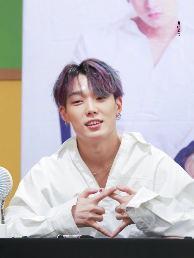 i_hi17's tweet photo. 20181117 자카르타팬싸
#iKON #bobby #jiwon #아이콘 #김지원 #바비 #バビ https://t.co/R5ZvXmZNC4