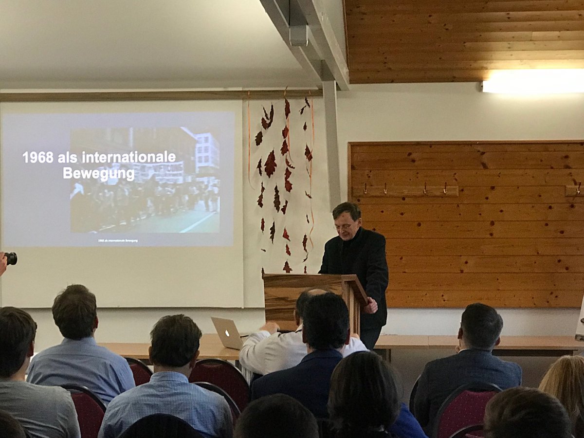 SiNetz's tweet photo. Michael #Wiesberg, Stammautor unserer Zeitschrift, referiert nun in #Semriach bei der #Herbstakademie des #FAV/#IfS zur internationalen Dimensionen des Epochenphänomens „68“. https://t.co/tteubNiPcU