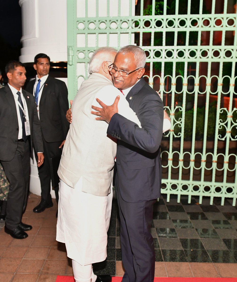 narendramodi's tweet photo. Had productive discussions with President @ibusolih. https://t.co/AI4pyYvvnI