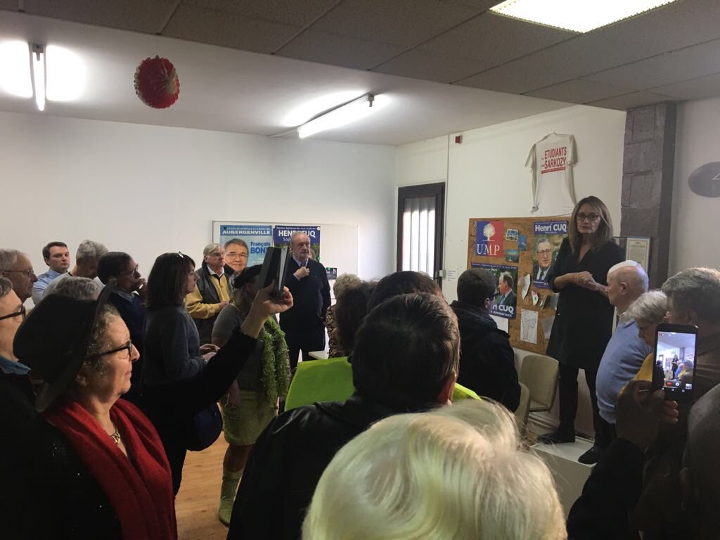 LesRep78's tweet photo. #BeaujolaisNouveau ce matin à la permanence de @sophieprimas dans la 9eme circonscription à #Aubergenville. Un moment de retrouvailles convivial et chaleureux! L’occasion de distribuer aux militants notre tract pour les opérations de la semaine à venir #Carburants #StopRacketAuto https://t.co/oitkeqXvXV
