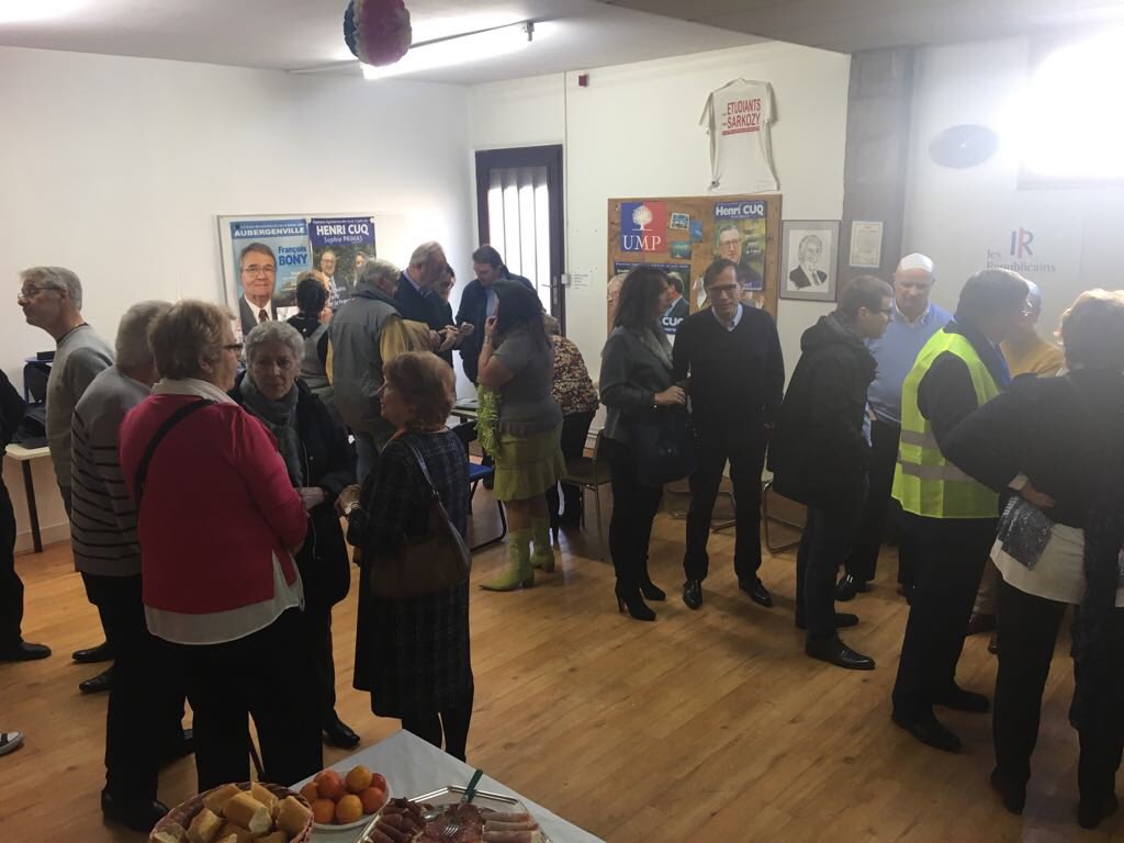 LesRep78's tweet photo. #BeaujolaisNouveau ce matin à la permanence de @sophieprimas dans la 9eme circonscription à #Aubergenville. Un moment de retrouvailles convivial et chaleureux! L’occasion de distribuer aux militants notre tract pour les opérations de la semaine à venir #Carburants #StopRacketAuto https://t.co/oitkeqXvXV