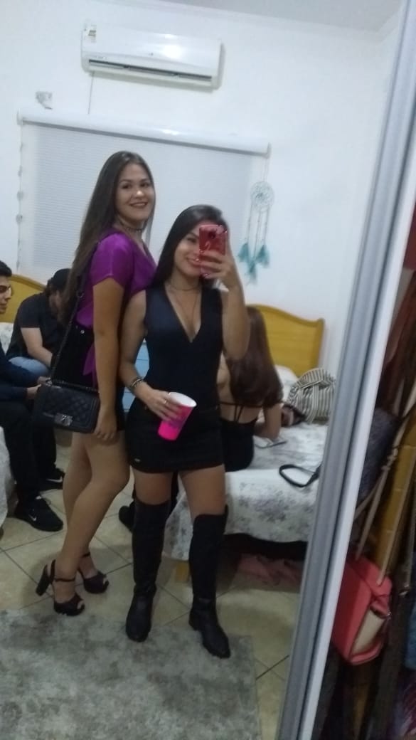 gabiilsanches's tweet photo. showzinho com as amizades que eu gosto🍻🎉 #osbrutos https://t.co/j4k8923jxL