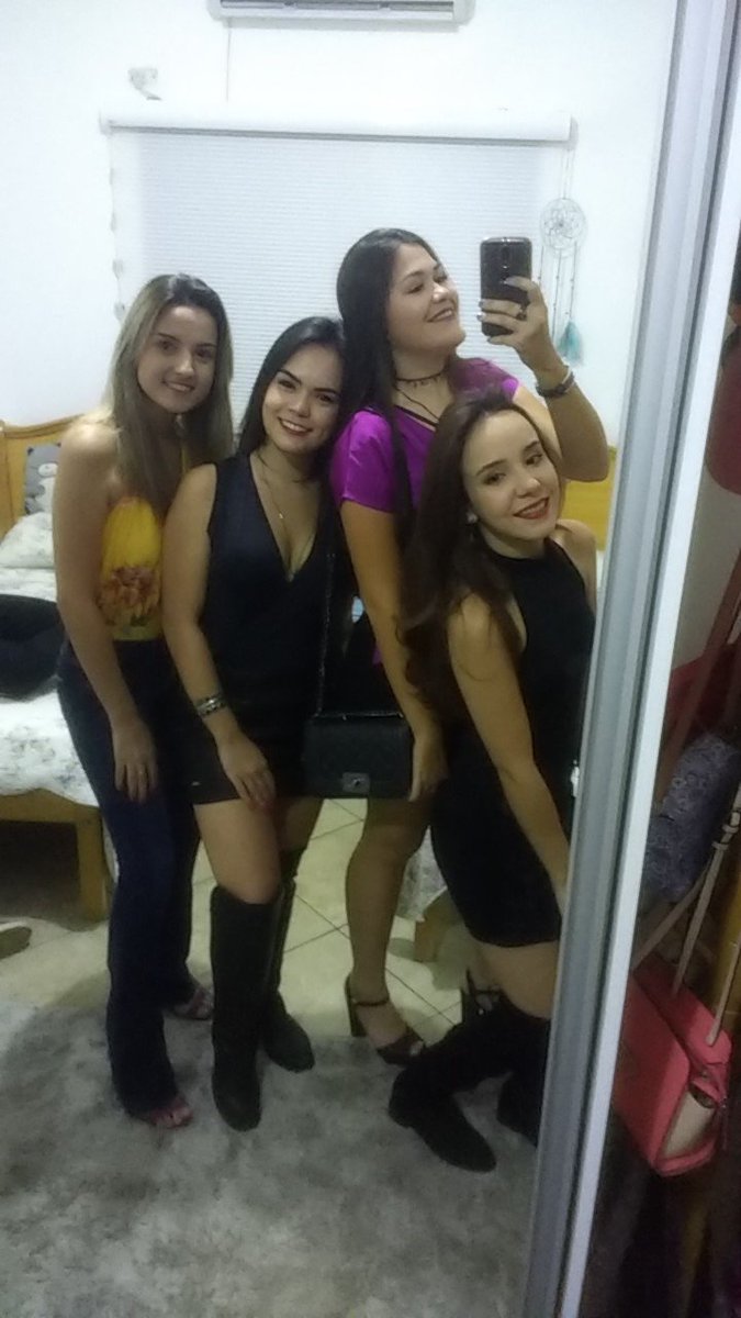 gabiilsanches's tweet photo. showzinho com as amizades que eu gosto🍻🎉 #osbrutos https://t.co/j4k8923jxL