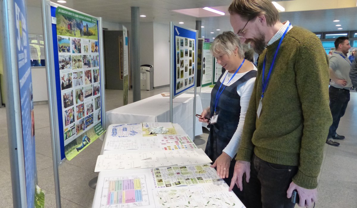 readingbotany's tweet photo. Lots of interest and discussion over the keys to common plant families from @UniofReading #MScPlantDiv & #MScSISS @BSBIbotany #AnnualExhibitionMeeting @TotallyNotaBug @WSimpson89 @floodenheim @sally_rewilding @Tree_Spotter @sophieeevans97 https://t.co/ysNME63Taa