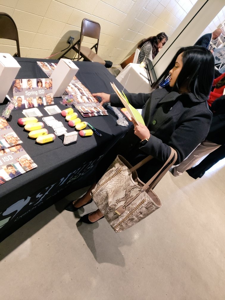 SISD_Talent's tweet photo. Dr. Kayla Randolph helps UTEP future teachers Choose Spring!
#liftyear #Miners #CoogLeaders #teacherlife https://t.co/jLYiHVK3TH