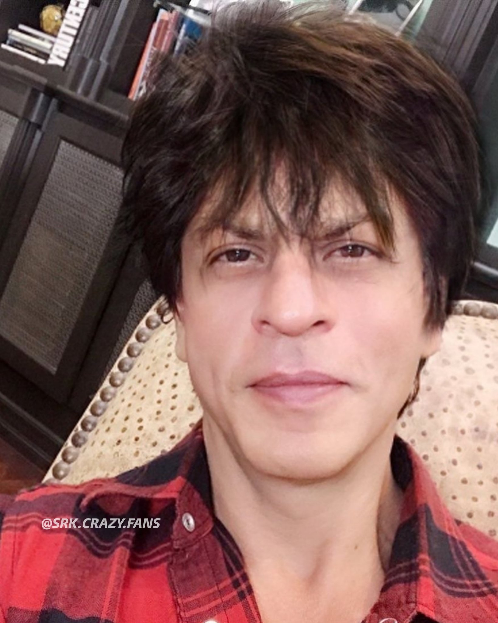Sneak-a-peek at SRK's new hairstyle