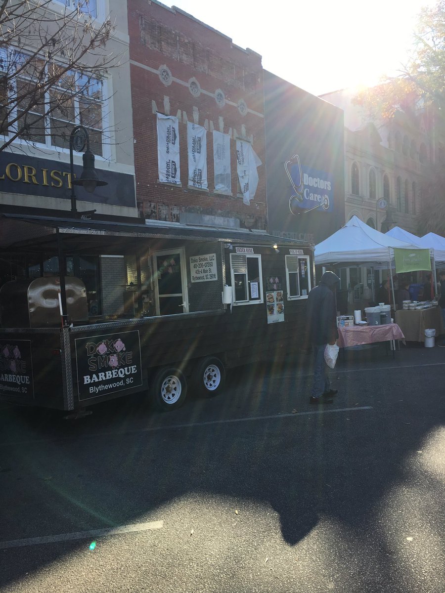 TonyCrout's tweet photo. Sunshine and brisket on tap at Soda city today! #dokosmoke https://t.co/fdkJ6z3WSU