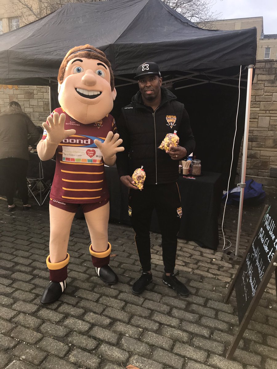 Huddersfield Live (@hudderslive) on Twitter photo Big G and <a href="/m_lawrence90/">Michael lawrence</a> with the popcorn in <a href="/Giantsrl/">Huddersfield Giants ๐ฎ๐</a> colours! Thank you for coming down and joining us guys โจ Big G and <a href="/m_lawrence90/">Michael lawrence</a> with the popcorn in <a href="/Giantsrl/">Huddersfield Giants ๐ฎ๐</a> colours! Thank you for coming down and joining us guys โจ