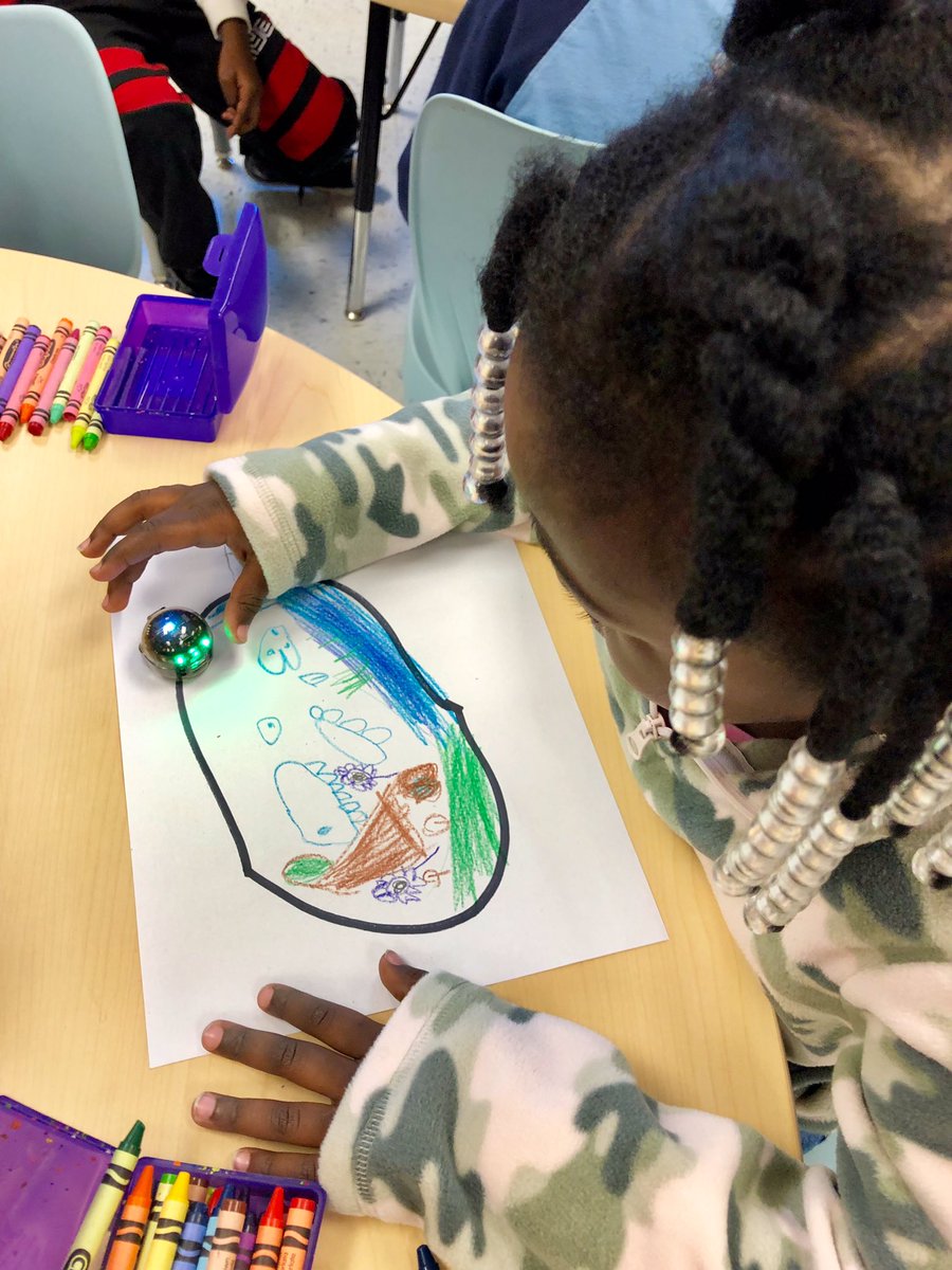 MsRosie_library's tweet photo. Kindergarten worked on build challenge of creating animal habitats with a picture book AND 🤖 robots!! @ozobot 
#kindergarten 
#buildchallenge 
#hobbshappycampers @bcsdschools @psesteamcoach #makerspace #makeitbetter #psemakes #psestories https://t.co/Mlgj5Q2Evl