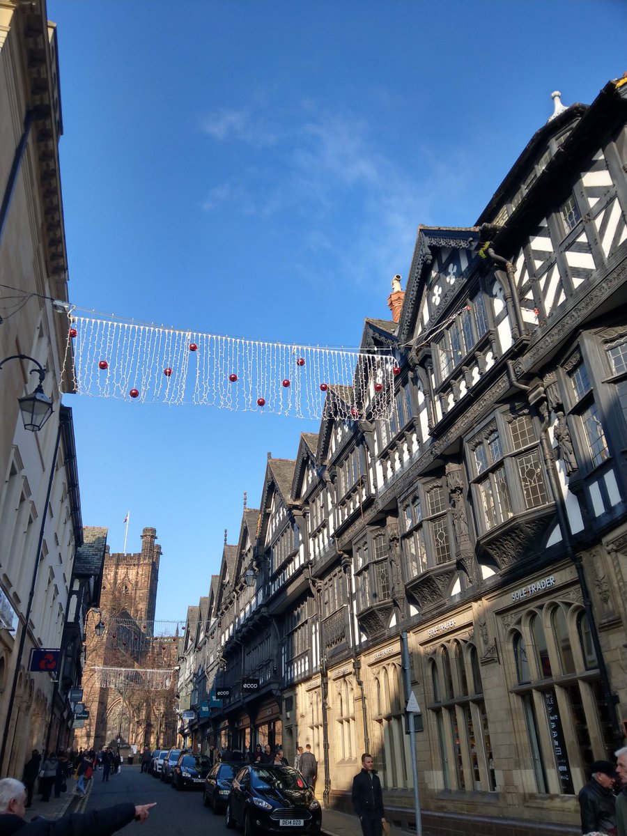 DBackdrops's tweet photo. How pretty is Chester?? #DevaBackdrops #Chester #ChesterTweets #Cheshire #FlowerWalls #BlueSky #Saturday #Flowers #Events https://t.co/jE8Pq3vpk4