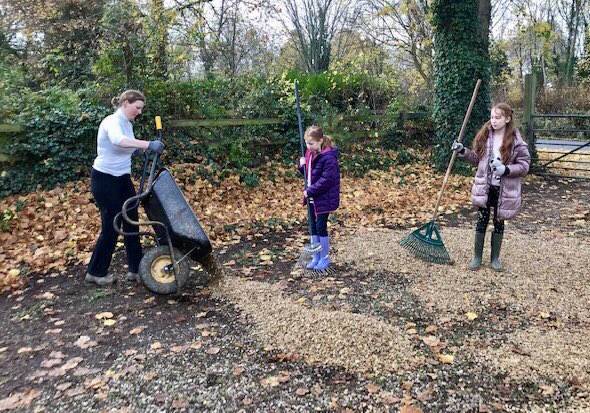 SustainablePECT's tweet photo. Thank you to @RoseAggregates for the donation of the gravel for our new garden and paths. We had a number of happy volunteers who helped move it around. https://t.co/1EggJegfbQ