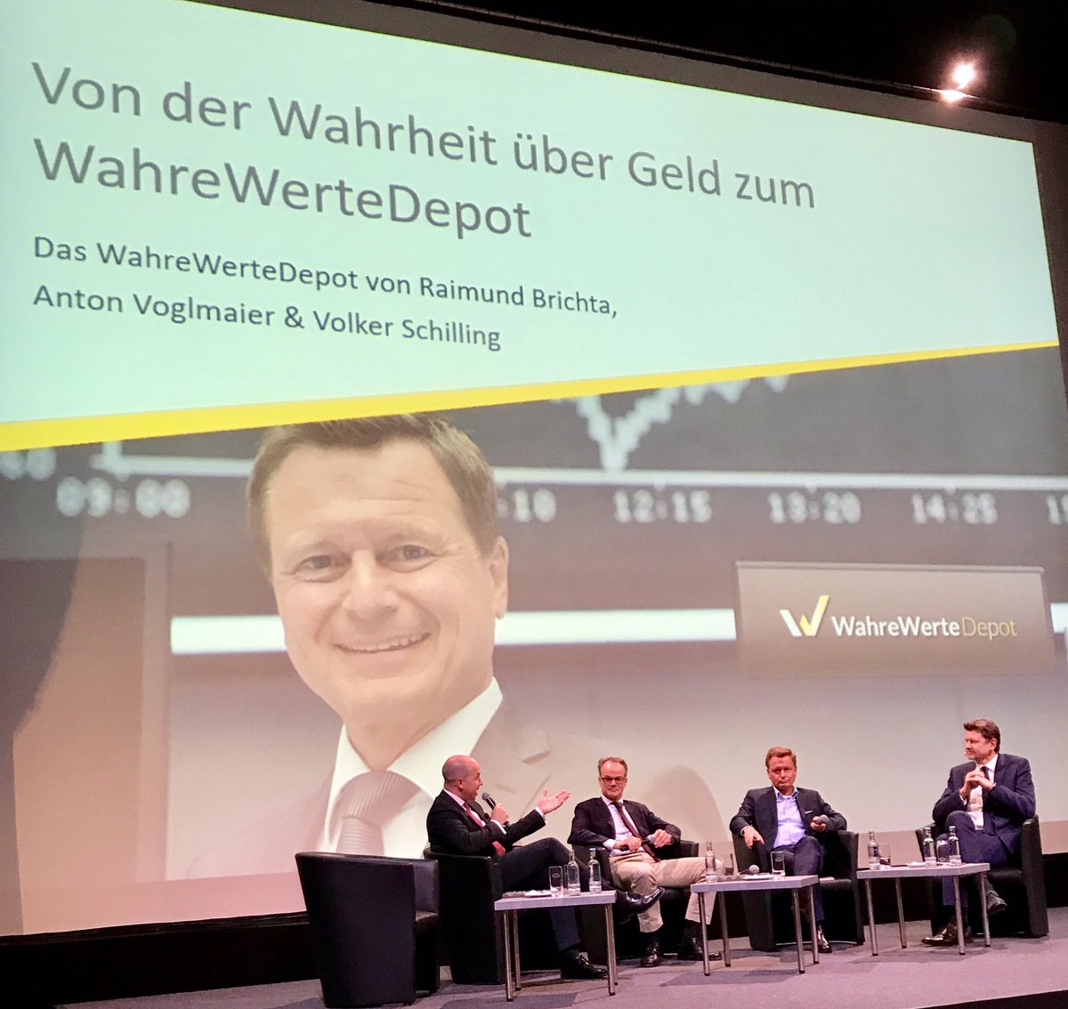 Carsten_Baukus's tweet photo. ‘Financial Planner Forum‘ mit dem Talk "#ntv – eine feste Nachrichtengröße in unruhigen Zeiten! Und: Von der Wahrheit über Geld zu wahren Werten", perfekt moderiert von
Andreas Franik @BewegterMann #ifnp @Greiffcapital @GREIFFAG @RaimundBrichta #wahrewertefonds
#monega https://t.co/H9dqBQdJw7