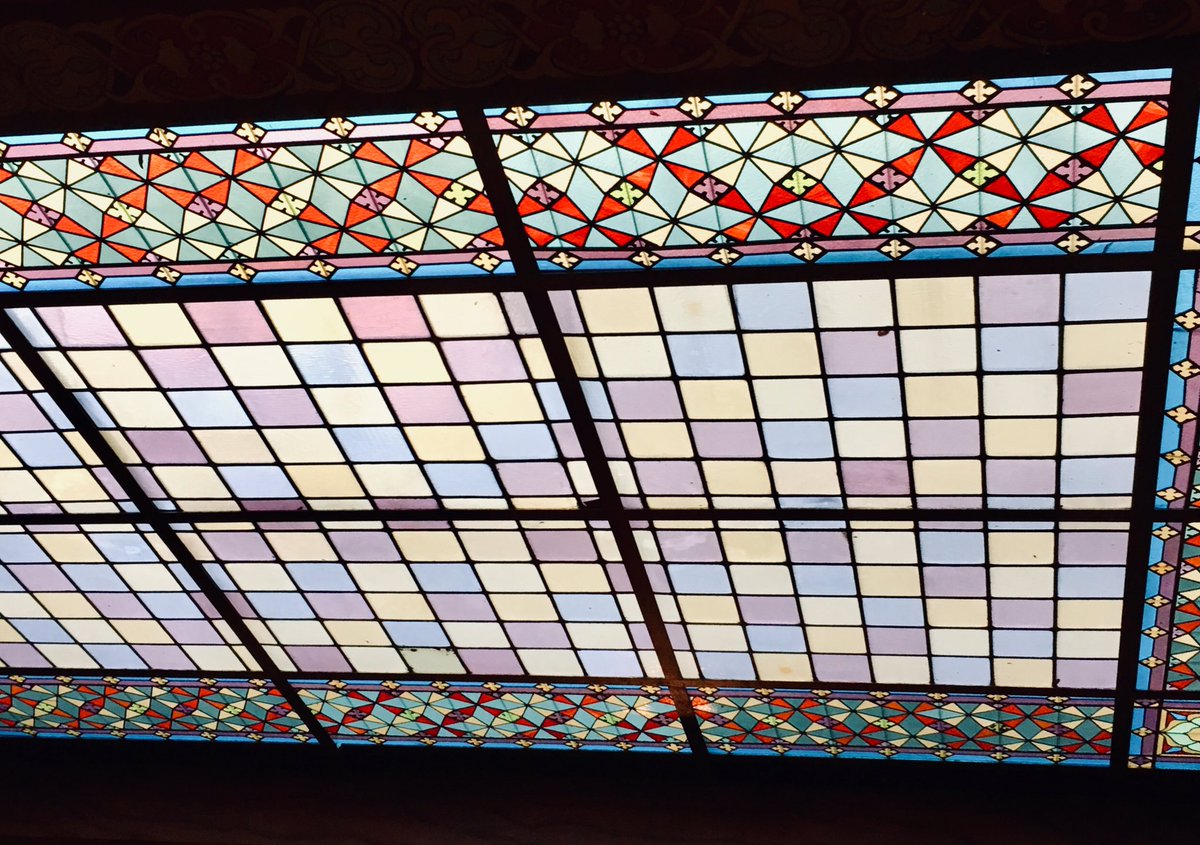 TravelgirlMag's tweet photo. Next time youβre in #Atlanta book a tour & go behind the curtain of the fabulous @TheFoxTheatre. The history & architecture details are fascinating from the seats to the lights. #AtlFox https://t.co/eiAHBwt8DG