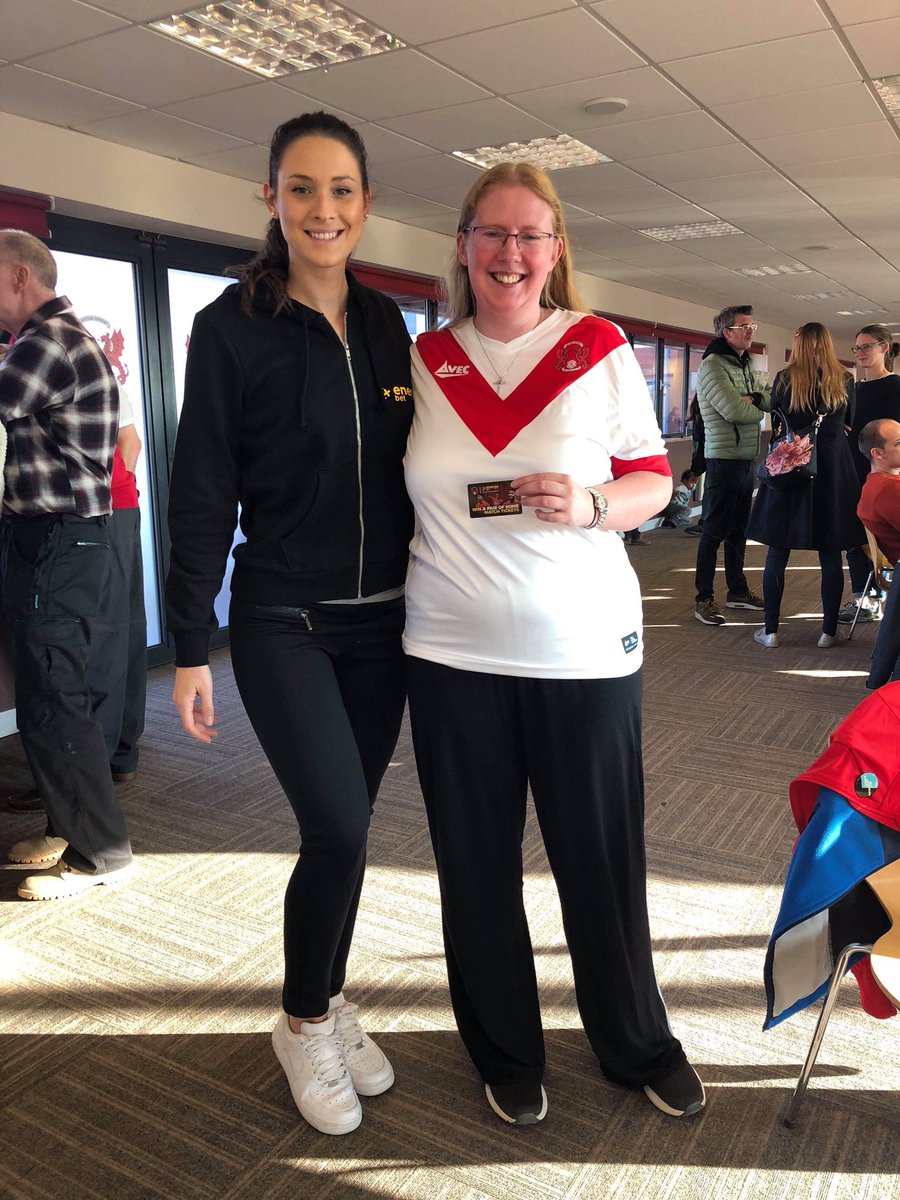 _EnergyGirls_'s tweet photo. Lots of support from Leyton’s fans  today!! https://t.co/vEbSbJAgJT