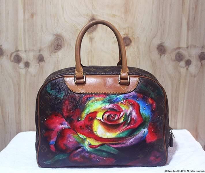 paintingcomtrue's tweet photo. SOLD.
Reversible hand-painted bag.
<This bag is fake> 2016
#louisvuitton #handpainted #bag #customised #customized #wearableart #artforsale #fashion #uniquebag #rose #busan🇰🇷 #london #louisvuittonbags #fineart #artist #contemporaryart #ENQI #paintedbag #rosepainting #rainbowroses https://t.co/x62Beas1K8
