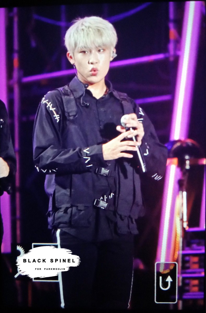 BlackSpinel99's tweet photo. 181117 HEC  
😗
 #박우진 #워너원 https://t.co/6LYkfXlJYG
