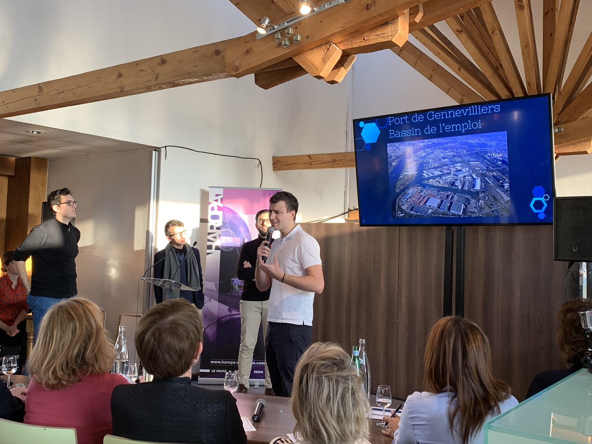 smartharopa's tweet photo. C’est au tour de « My City job » #SmartEmploi Comment réduire le taux de chômage à Gennevilliers ? En mettant en relation les compétences des candidats potentiels avec les besoins des employeurs grâce à l’#IA. #SPH2018 #SPC2018 https://t.co/Zj0IwAp8ye