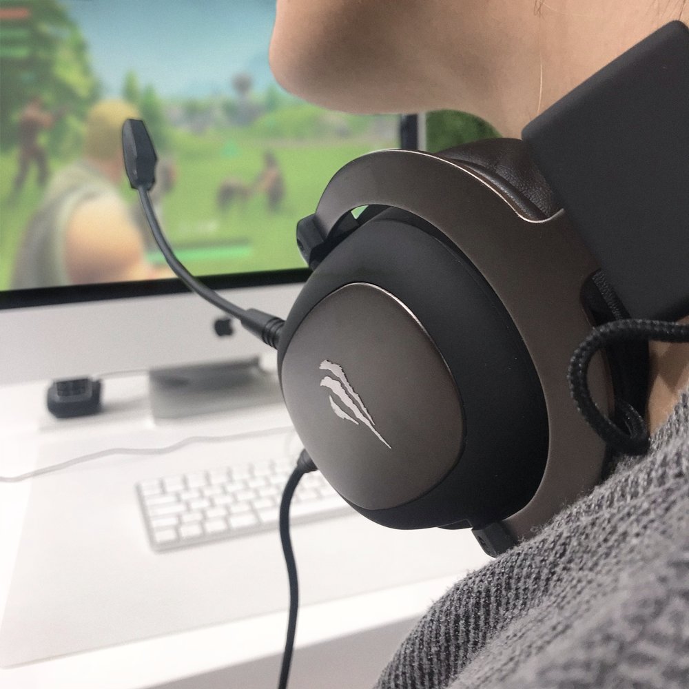 Havit_Spain's tweet photo. Tanto si eres de #PS4 como de #PC, este finde, #Fortnite se juega con los nuevos auriculares #Gaming #H2002D.😉 #GG
#HavitSpain https://t.co/q0hUnLTNYS