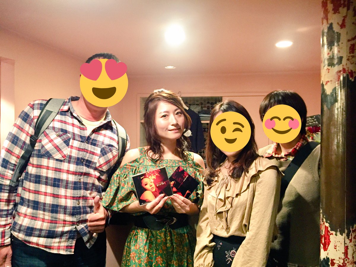 Sachi_CoCo_'s tweet photo. 今日はココ(๑´∀｀)σ
お久しぶりのエミコちゃん♡
豪華サポートメンバー✧カバー曲。オリジナル曲。いろいろ沢山♬ 16年前のデビュー曲もよかった! (←ジャケット別人みたいだけどw) MCも楽しかったꉂꉂ(ˊᗜˋ*) 
Happy Birthday !!
@EmikoBleu #emikobleu https://t.co/NRN3sJSI6X