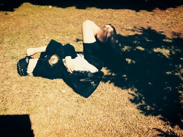 timetoren's tweet photo. 121118 Twitter update #민기 #렌

길가다 초원있길래 그냥누웠어요 ㅋㅋㅋㅋ 그리곤 L.O.Λ.E 생각하기.. 하아..하악 춥다 이거비밀인데ㅎㅎ저상태로굳었어요 저데려가줄사람 https://t.co/XjMnuFDWq0