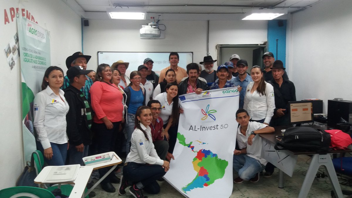 MaAlejandraMor5's tweet photo. Productores aguacate Hass San Vicente Ferrer- Antioquia finalizando seguimiento actividades RSE. entrega de Kits de Analdex para el control cultural de plagas @MinAgricultura @MincomercioCo @AnaldexColombia @ConsultorGv @PTPColombia #HassAnaldex #Hassfromcolombia #ElAgroExporta https://t.co/Xpmn5VwRWm