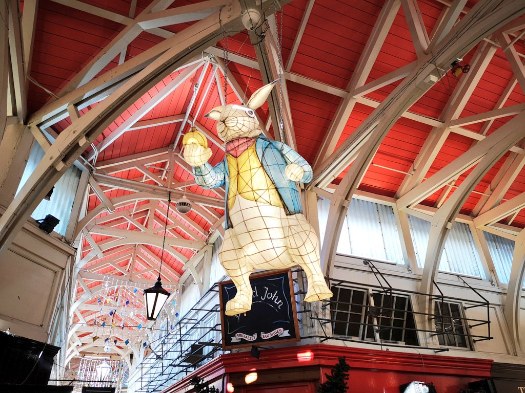 CoveredMarketOx's tweet photo. Have you seen our White Rabbit? 🐰 After the #OxLightFest18 parade he came to the market and to celebrate we're running a competition! Take a photo in the market, tag it with #WhiteRabbitOx and you could win £100 of Market vouchers. Find out more >> https://t.co/X4TKUFCFTV https://t.co/Wa6JR7WOWy