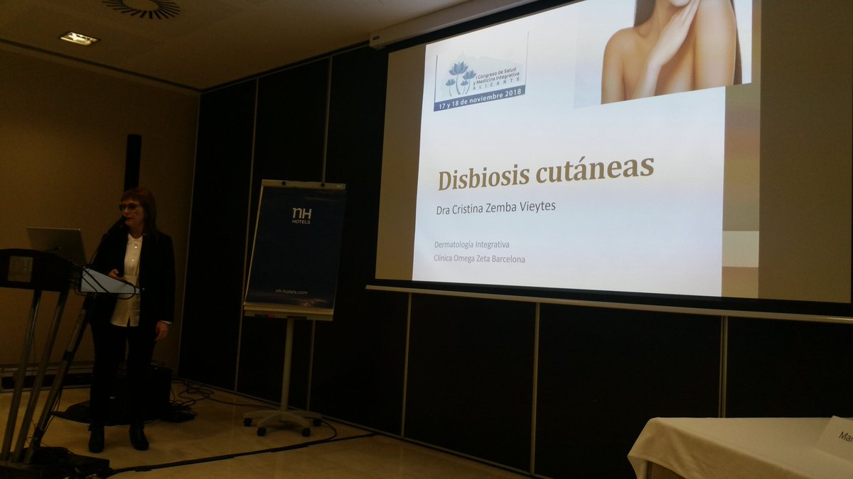 SesmiNews's tweet photo. La Dra. Cristina Zemba nos habla de la piel y de su microbiota comparada con la del intestino #congresomedicinaintegrativa #sesmi2018 https://t.co/gGydM41wGA