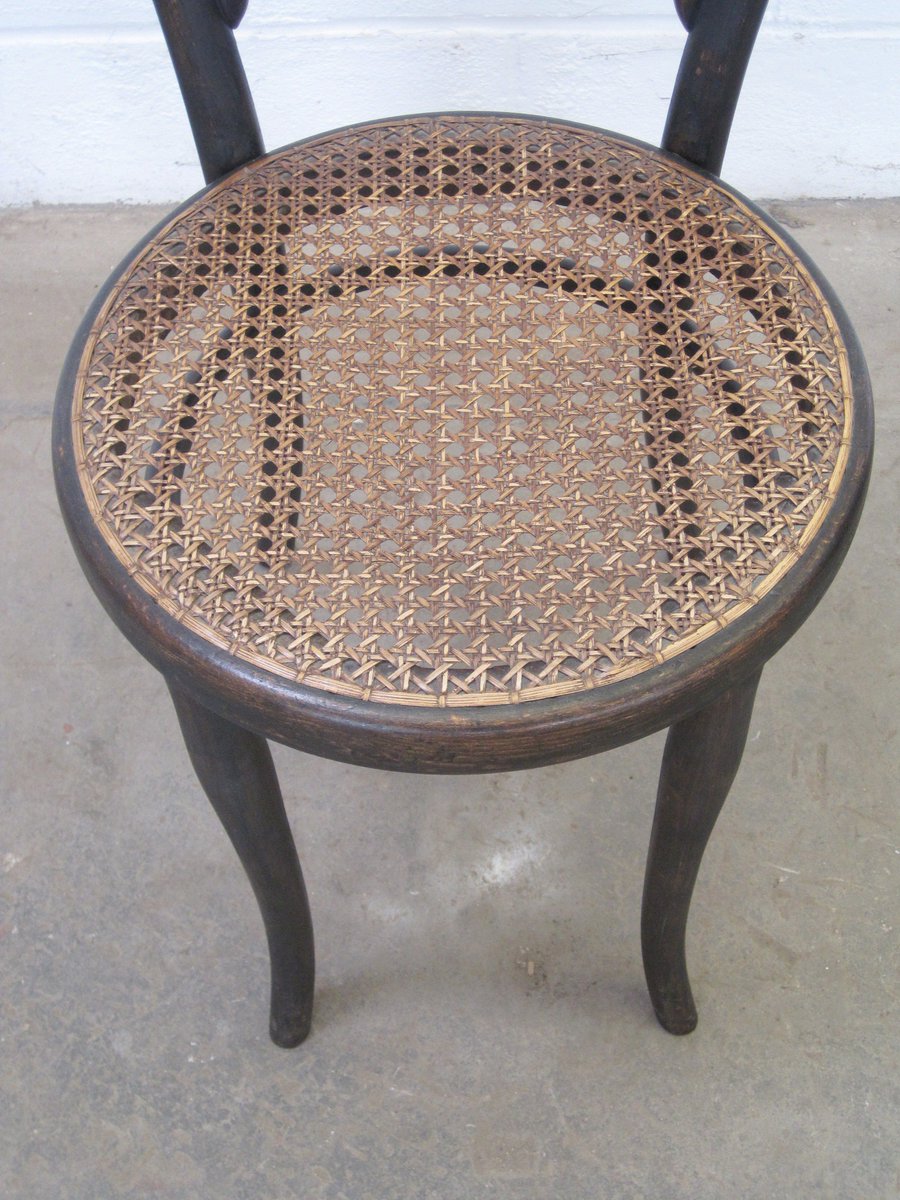 MattFragile's tweet photo. Known as the "Chair of Chairs" #Model14 Viennese Coffee House Chair by Gerbuder &amp; Michael Thonet @modernshows tomorrow #DulwichCollege #UnderstatedElegance #LabelQueen https://t.co/SfdnrDLL7m