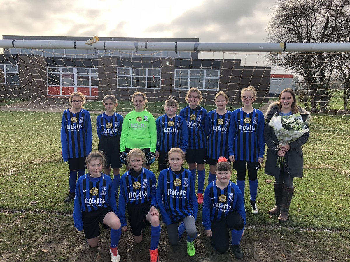 TeamTillett's tweet photo. Great news to hear @CleeGirls1 have done so well again today! U12 drawing and U14 winning.. You all look fab in your kit girls!⚽️ Thank you for the lovely flowers 💐 #football #cleetown #sponsoredbyTilletts https://t.co/g7mXmAmRRG