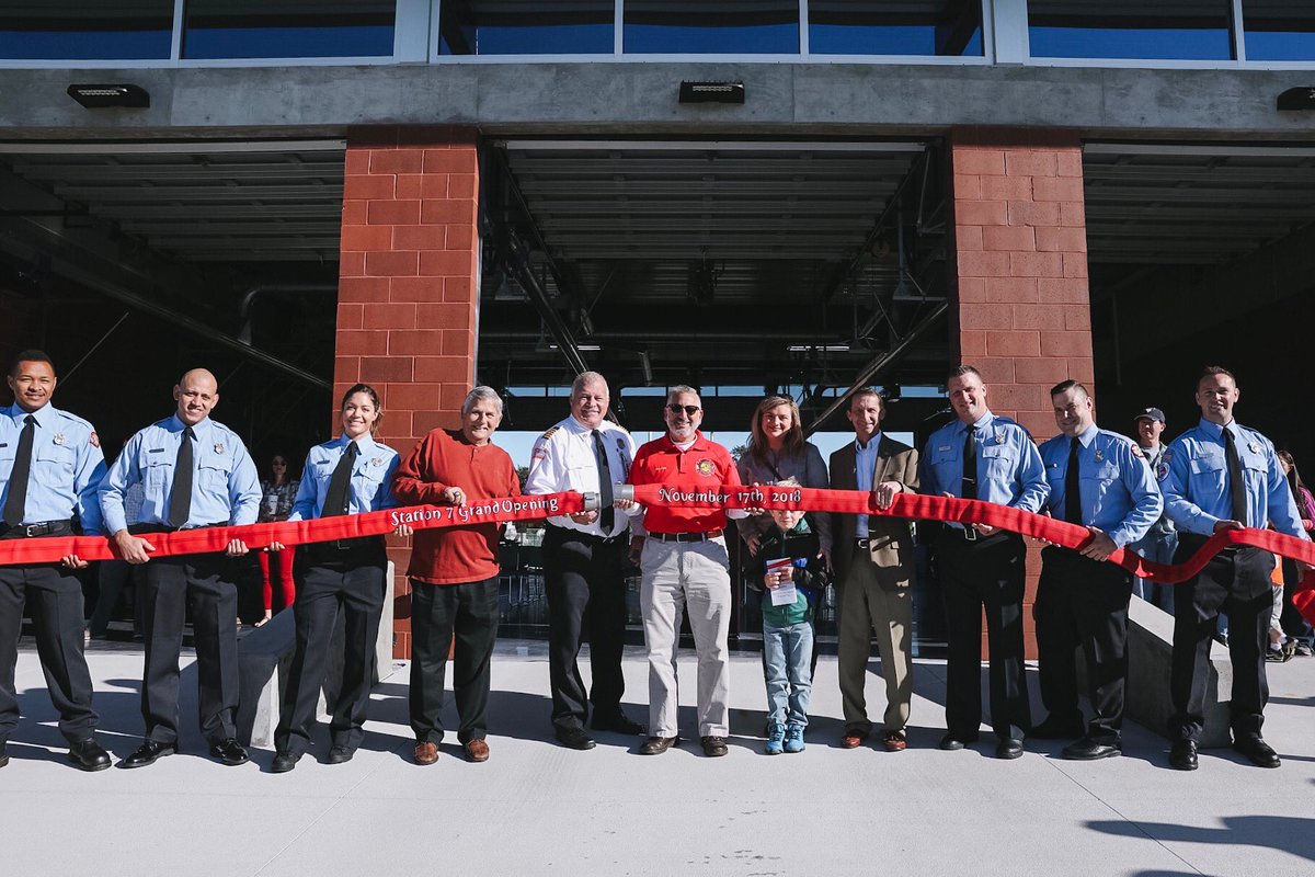 StPeteFL's tweet photo. Huge #congrats to @StPeteFR for the grand opening of the new Station 7. 

Located at Fossil Park, this new building is Green Globe certified and includes many sustainable features: solar panels, use of products with min 10%  recycled content + low power LED light fixtures. https://t.co/JFuNm9tLfr