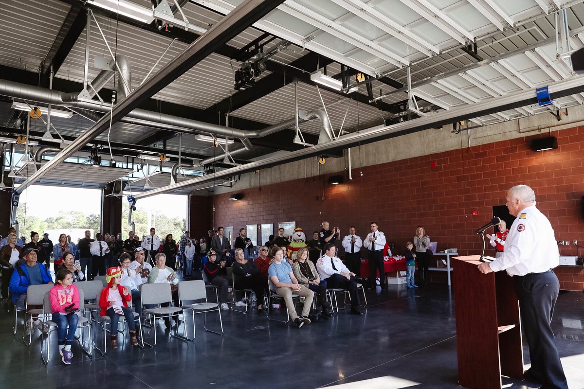 StPeteFL's tweet photo. Huge #congrats to @StPeteFR for the grand opening of the new Station 7. 

Located at Fossil Park, this new building is Green Globe certified and includes many sustainable features: solar panels, use of products with min 10%  recycled content + low power LED light fixtures. https://t.co/JFuNm9tLfr