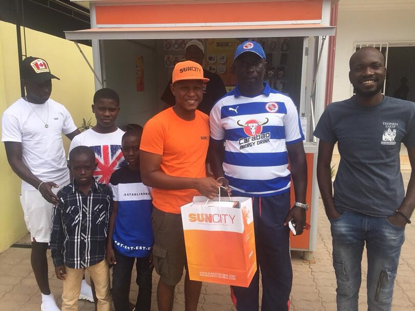 SUNCITYGLOBAL1's tweet photo. @modoubarrow14 thanks for passing by & supporting our cause. We guarantee you’ll love the products & wishing you all the very best with your footballing career with @ReadingFC. #suncityglobal #gambia #readingfc #modoubarrow #weekendvibes #football #solar #Entrepreneurship #GOD https://t.co/k2zWreYXsz