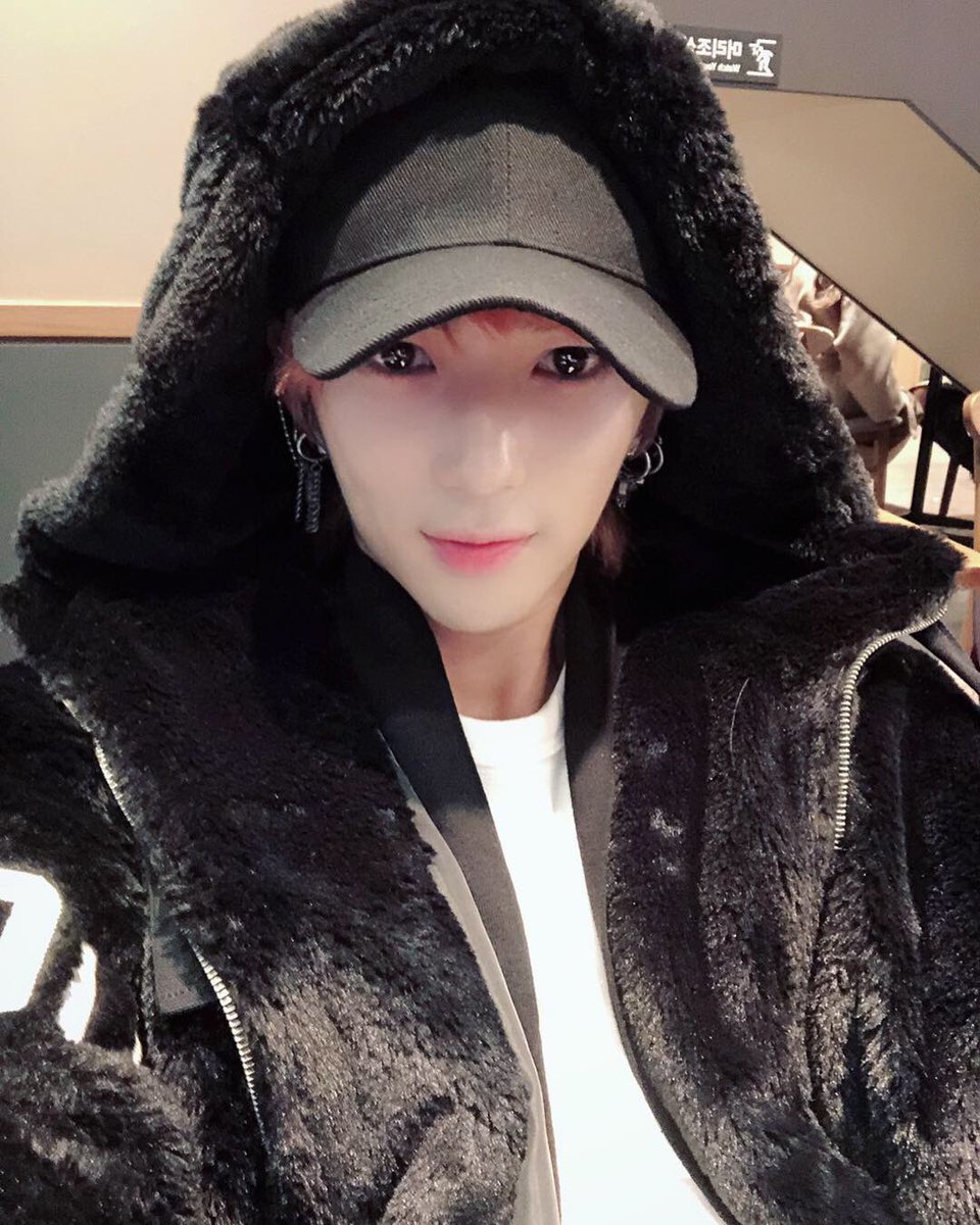 tg930409's tweet photo. 추워 감기조심!！！❤️🍒💙 https://t.co/ONw9Fiu7Fk