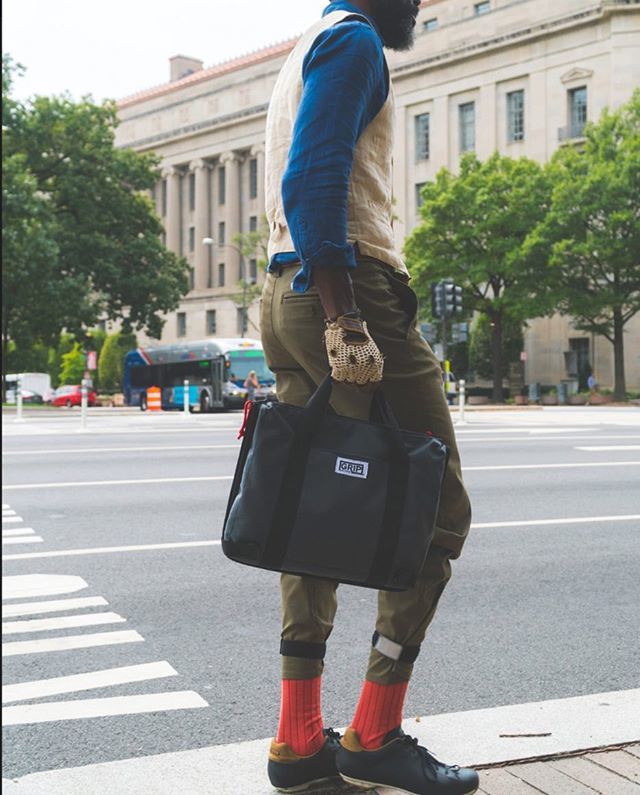 gripunlimited's tweet image. Daily commuting, just give it a try - you may be surprised how much you love it. If you're looking for the bag to help you - check out THE COMMUTER CASE that fits your laptop &amp;amp; everything you need for your bike commute! #gripunlimitedbags #ridewithgrip #… ift.tt/2FsZ4Cp