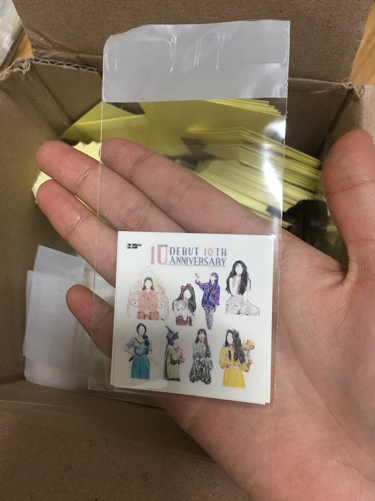 언니 출근 하시면 바로 나눔 진행합니다!
나눔 인증방식이 바뀌어서 공지 드려용
1. 응원봉(아이크 전 응원봉도 인정)+티켓
2. 티켓+유애나 2기 예매내역
3. 유애나 2기 예매내역 + 티켓
4. AAA당일 12표
중 택1 인증해주시면 됩니다! 착장과 장소는 나눔시작 전에 바로 올릴게요 내일 뵈어요💜