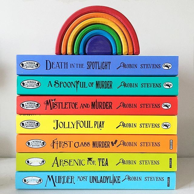 Adding DEATH IN THE SPOTLIGHT to @redbreastedbird’s gorgeous rainbow of books. 🌈 #deathinthespotlight #murdermostunladylike #robinstevens #mgseries #childrensbooks #childrensseries #rainbowbooks #grimmsrainbow #ukmg #middlegrade #murdermystery #child… ift.tt/2Be66XA