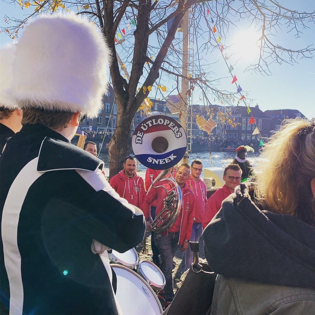 Sinterklaas is veilig aangekomen in Sneek! We hebben ons best gedaan en mogen vanavond onze schoen zetten...😉.

Maar voordat we dat doen, ploffen we om 20:00 uur eerst op de bank voor een aflevering All you need is love op RTL 4!❤

Kijken jullie mee?