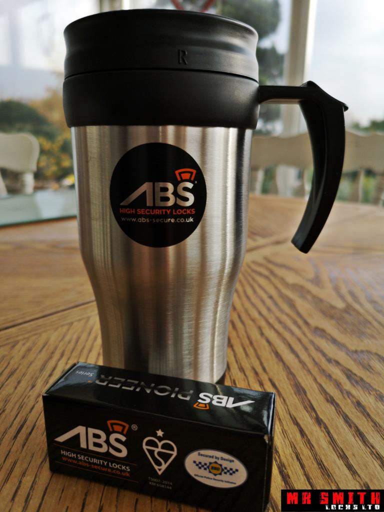 MrSmithLocksLtd's tweet image. Look at what the postman brought 😊
Thanks @avocetabs I'll be testing both out in due course 😉 #LocksWithHeart #locksmith #leeds #local #business #onestar #abs