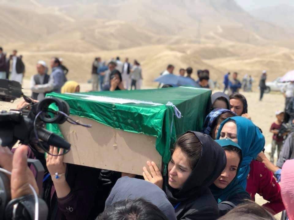 Mohamma41923796's tweet photo. We call on the Afghan government to be honest with the people .
#JaghoriUnderAttack
#MalistanUnderAttack
#UrozganUnderAttack
#JusticeForHazaras
#StopKillingHazaras
@UN
@UNHCR
@NATO
@antonioguterres
@ARG_AFG
@AlJazeera
@CNN
@BBCWorld https://t.co/8ppCanaCGS