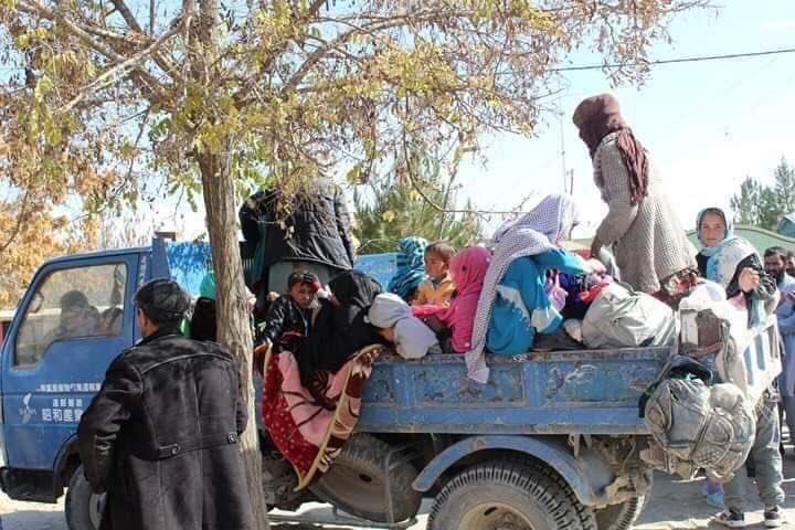 Mohamma41923796's tweet photo. We call on the Afghan government to be honest with the people .
#JaghoriUnderAttack
#MalistanUnderAttack
#UrozganUnderAttack
#JusticeForHazaras
#StopKillingHazaras
@UN
@UNHCR
@NATO
@antonioguterres
@ARG_AFG
@AlJazeera
@CNN
@BBCWorld https://t.co/8ppCanaCGS