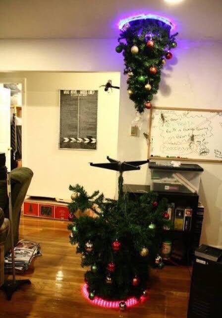 _caIImeangeI's tweet photo. no tears left to cry ‘s (Christmas edition) impact @ArianaGrande https://t.co/Y89U2PfH8S