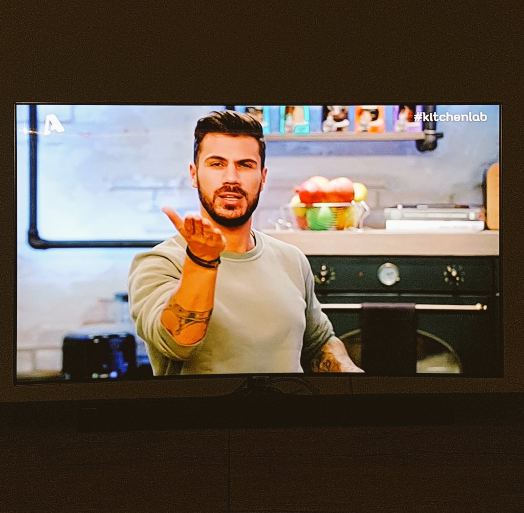tzina03's tweet image. Έξω έχει παγωνιά αλλά μέσα με  #kitchenlab και @A_petretzikis γίνεται κόλαση και σήμερα 🔥🥩🍮🔥