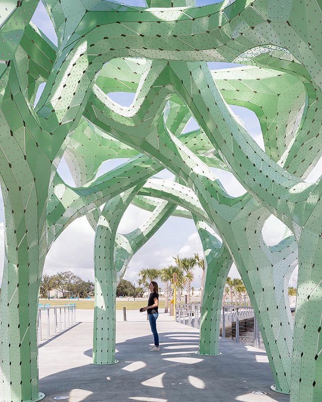 Form of wander is the #installation by MARC FORNES/@theverymany. 7 trunk-like columns straddle the pathway above the water, inviting visitors to negotiate a winding path.
📸 @studio_naaro

#FeelDesain #dailyinspo #art #artoninstagram #artsy #archistar… ift.tt/2PCLbX3