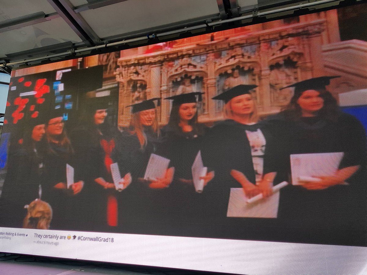 DuchyCollege's tweet photo. Our wonderful graduating Vet Nurses taking their oath at #CornwallGrad18 #thecareercollege https://t.co/Jz1jakwuB8