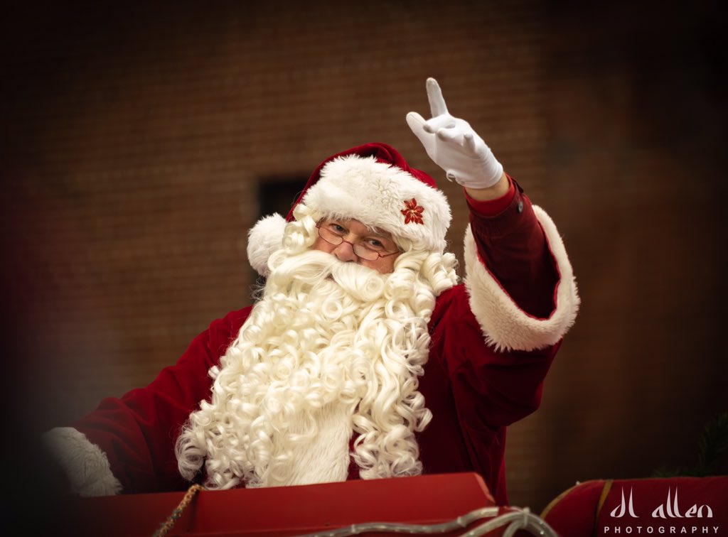 Gail_Gauvreau's tweet photo. We attended the Ottawa Professional Firefighters Help Santa Toy Parade today. Here is Santa in action. Great day, excellent parade. #Ottawa #OPFF #ROFFA #Firefighters #Santa #Parade #Toys #HelpSanta https://t.co/cb5p4WhDfE