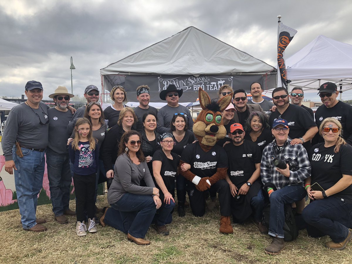 Surprise guest <a href="/SpursCoyote/">Coyote</a> showing up at Team Blowin Smoke booth. #GrillsGiving
<a href="/jrt1284/">Jonathan Tijerina</a> <a href="/meli3409/">Melissa Sorola</a>