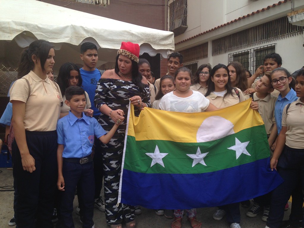 NoticiasMgta's tweet photo. Una delegación conformada por 19 voceros estudiantiles neoespartanos viajaron este sábado, a Caracas para participar en el Congreso Nacional de la #FEVEM, actividad que tendrá lugar del 19 al 21 de noviembre en su quinta edición.
https://t.co/3zGw60eSMN
@NorisSotoF @EducacionNvaE https://t.co/3tM1ApHOH4