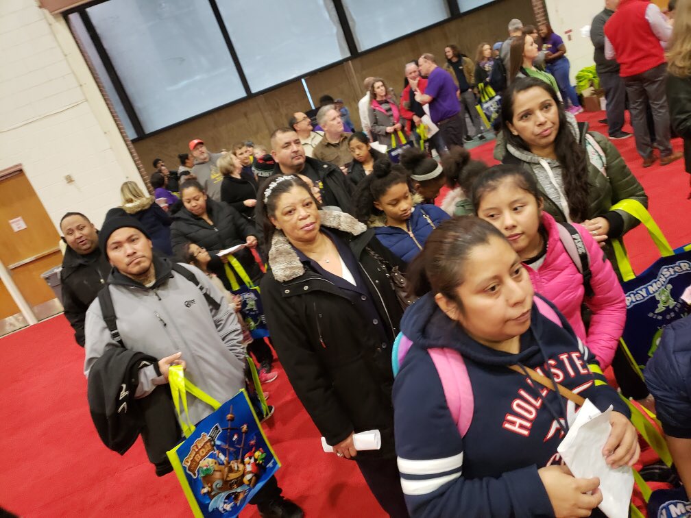 A4C_ATHLETES's tweet photo. Special thanks to Sylvia Alvarez (District Parent Liaison) and @sdfinleyiii (Asst. Superintendent) of the School City of East Chicago for coordinating the special guests and providing transportation to the Chicago Toy &amp; Game Fair. @ChiTAGWeek #SCECK12 https://t.co/f7X6eqDCNq
